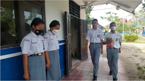 Tegur Sapa Budaya Positif di SMAN 5 Palangka Raya